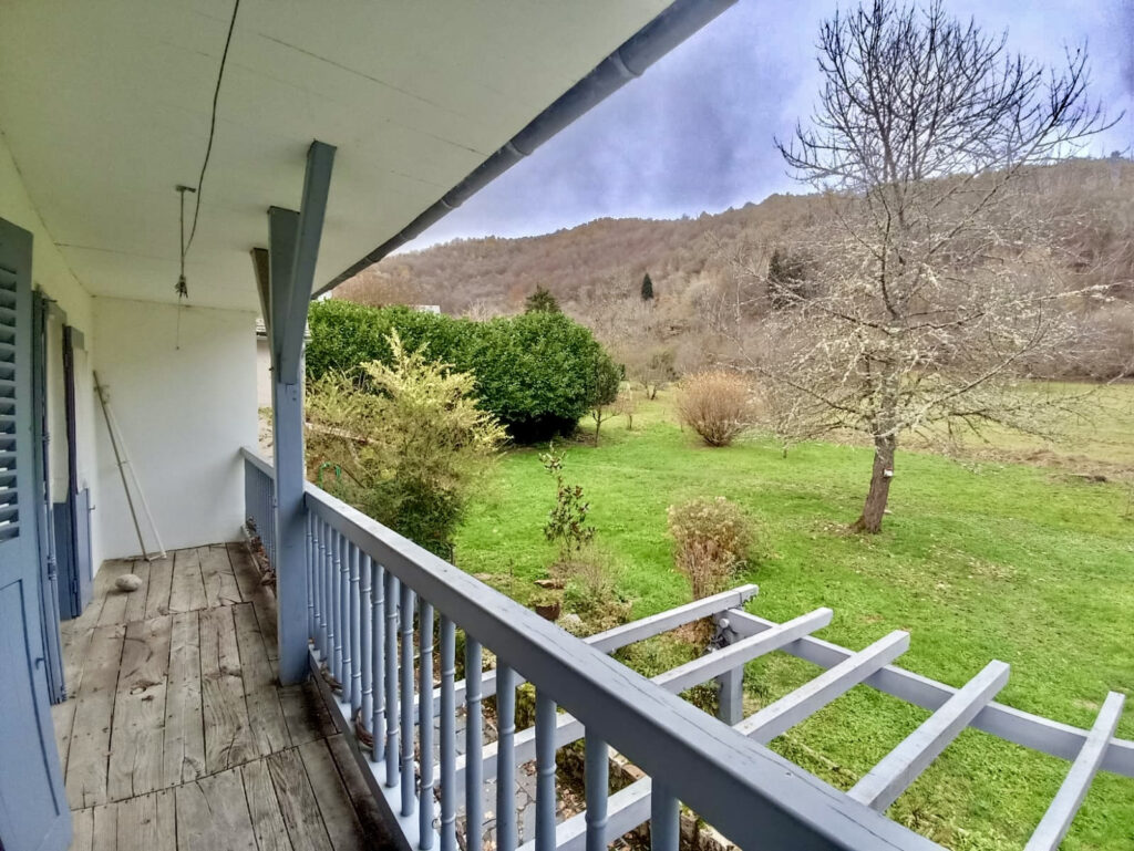 Charme et modernité pour cette propriété rénovée avec dépend – 3 pièces – 2 chambres – 70 m²