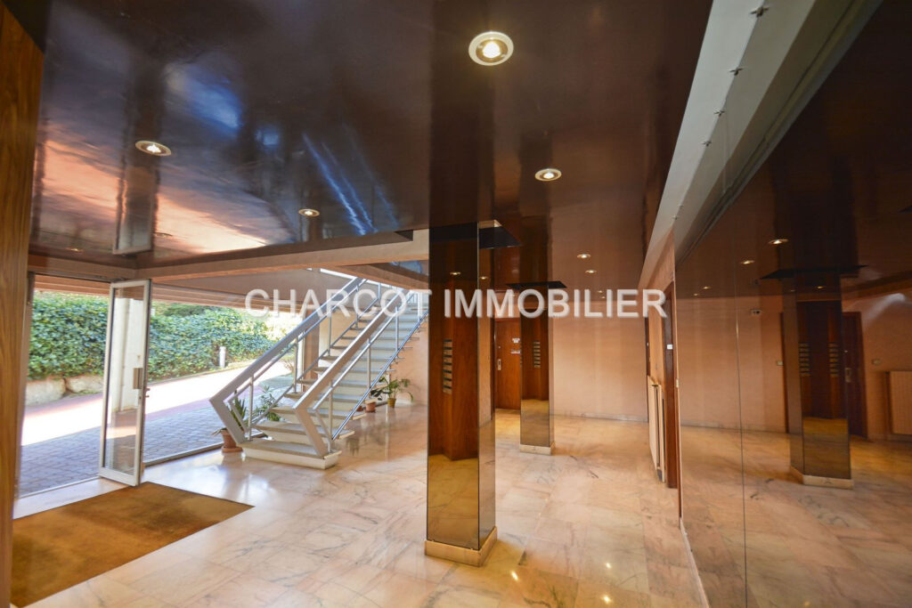 LYON 5ÈME (69005) – APPARTEMENT T5 + CAVE + GARAGE BOX FERMÉ – 5 pièces – 3 chambres – 132.33 m²