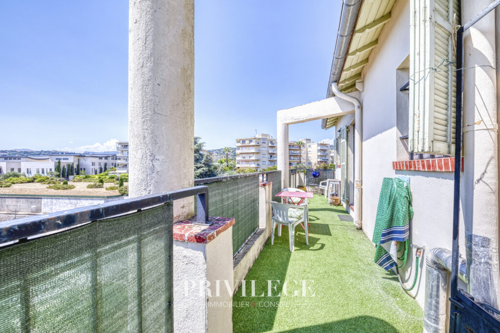  Appartement 2 pièces 53 m2 en dernier étage, Nice Est, quar – 2 pièces – 1 chambre – 53.08 m²