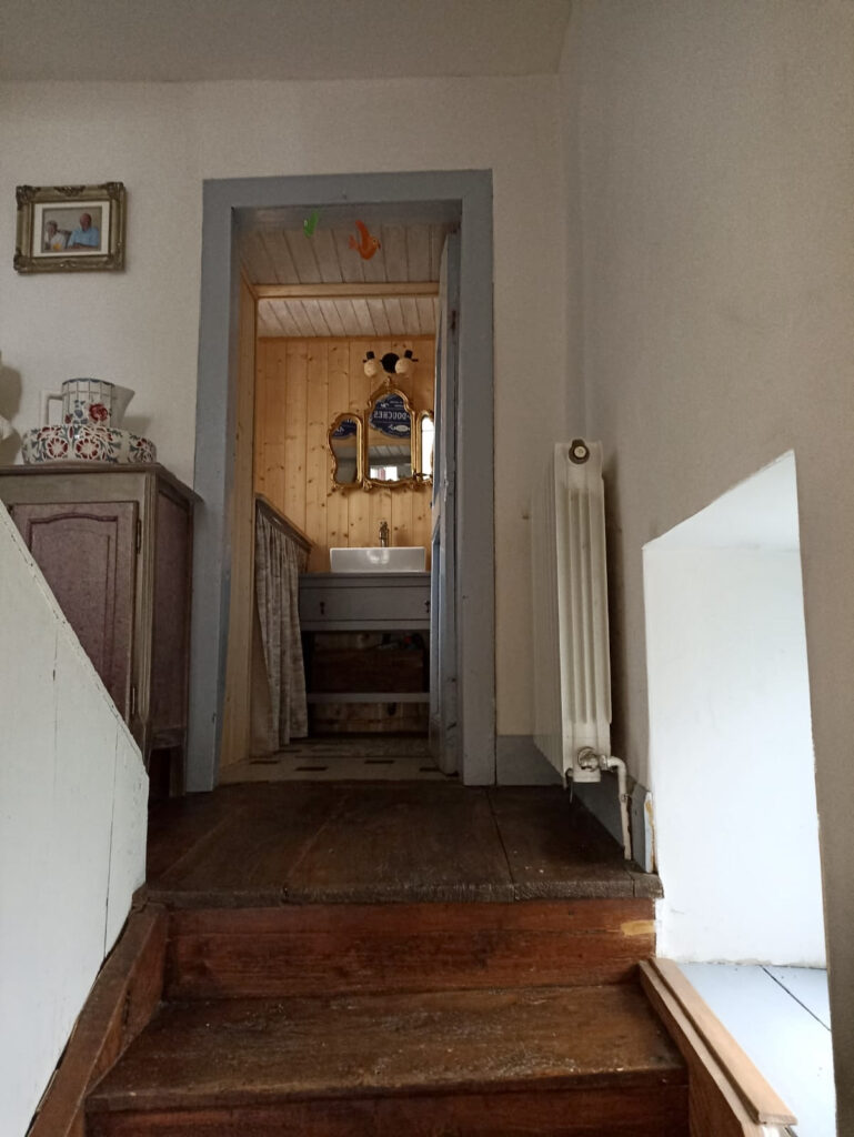 Charme et modernité pour cette propriété rénovée avec dépend – 3 pièces – 2 chambres – 70 m²