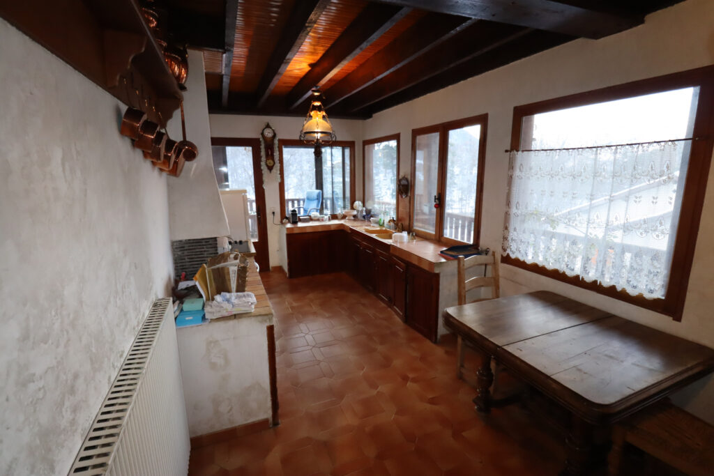 Maison 400 m2 avec commerce – 9 pièces – 5 chambres – 228 m²