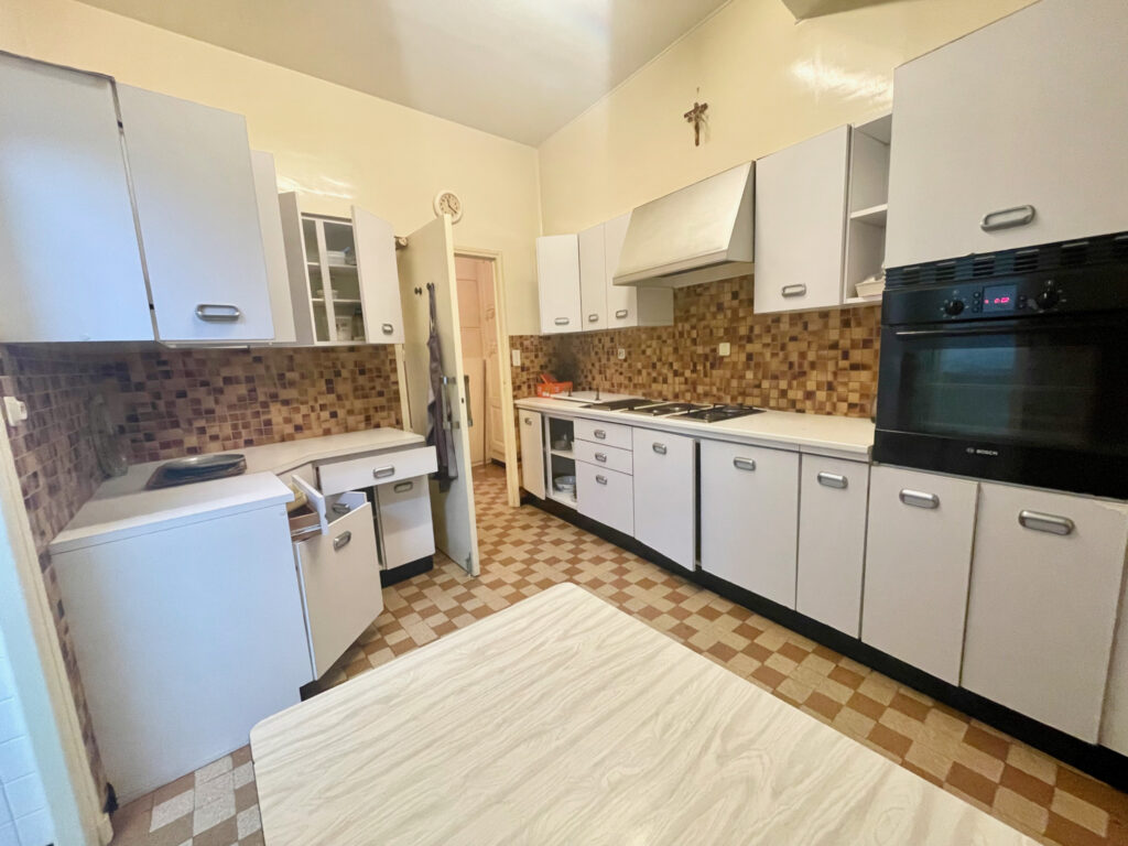 BATISSE EN PIERRE A SERRIERES – 16 pièces – 12 chambres – 333 m²