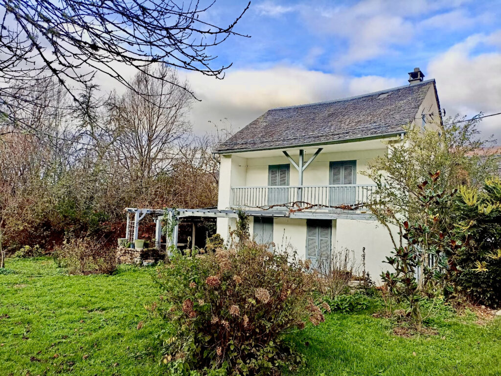 Charme et modernité pour cette propriété rénovée avec dépend – 3 pièces – 2 chambres – 70 m²