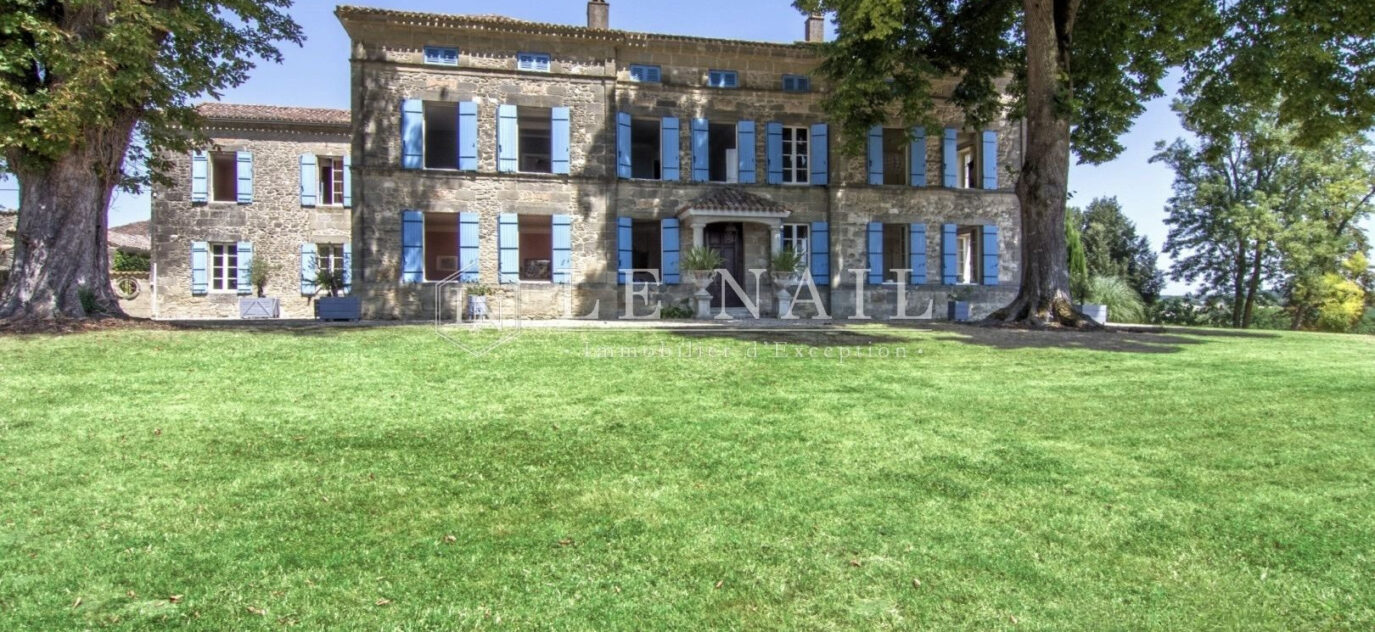 Château de famille – 14 pièces – 10 chambres – 640 m²