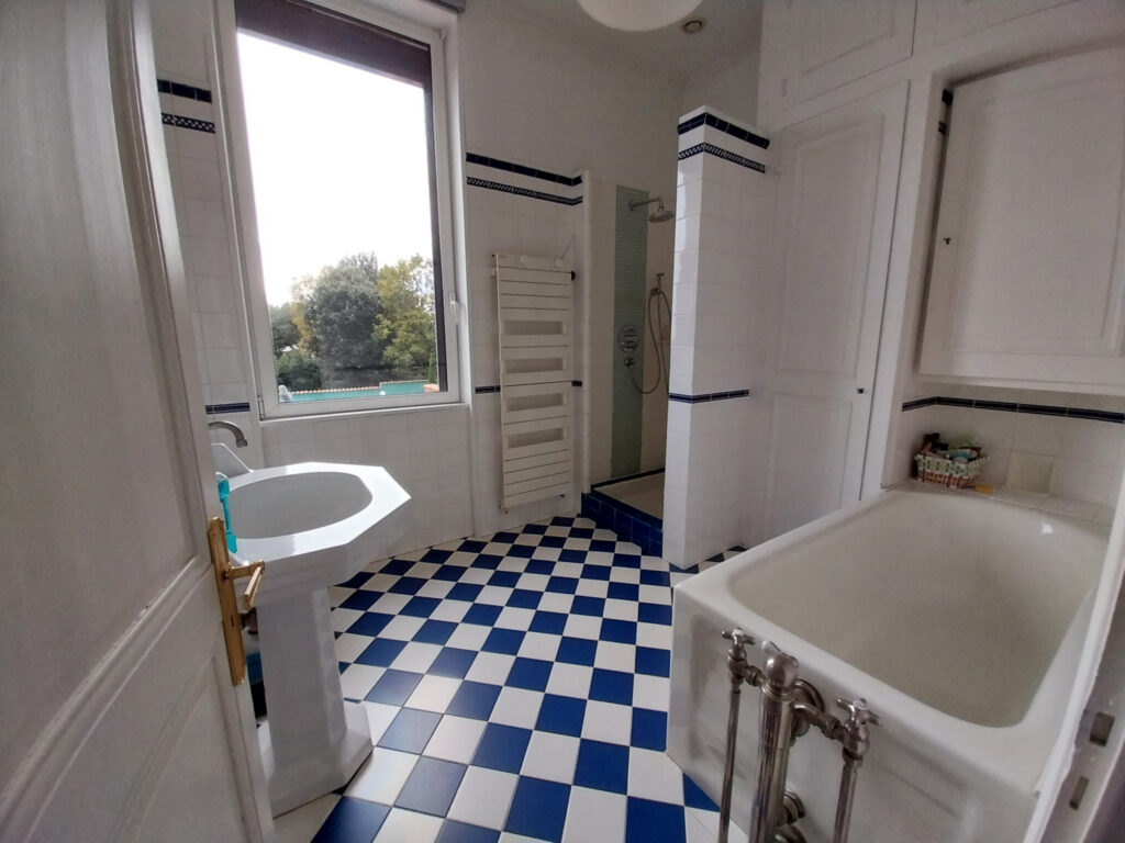 EN EXCLUSIVITÉ, MAISON D’EXCEPTION dans le quartier prisé de – 10 pièces – 5 chambres – 214 m²