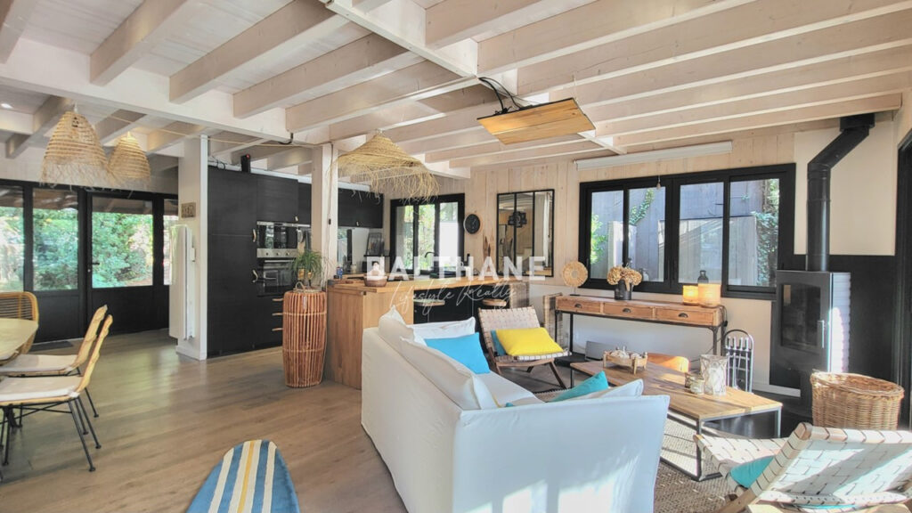 Maison Coup de Coeur, dans un village au coeur de la Presqu’il – 8 pièces – 5 chambres – 150 m²