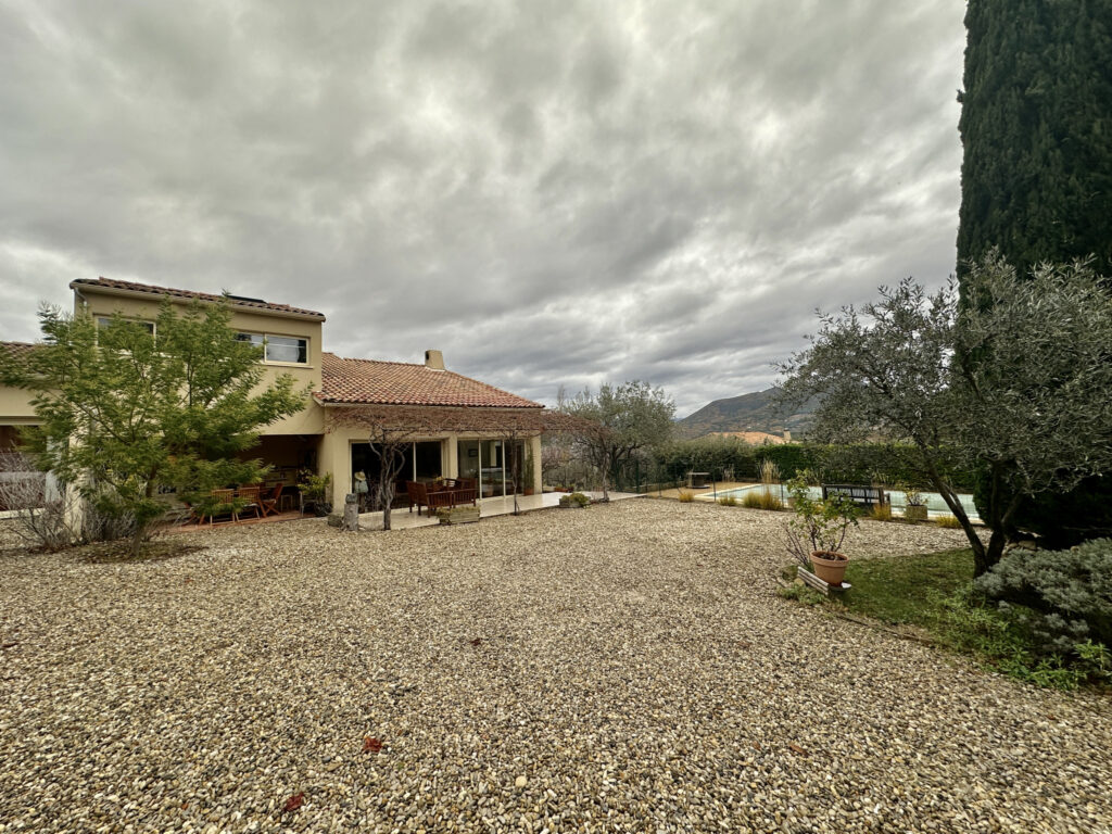 Spacieuse villa dans un cadre enchanteur !! – 8 pièces – 6 chambres – 195 m²