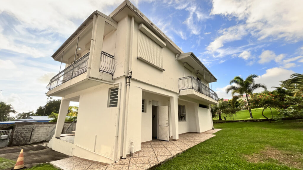 Saint-Claude : Rare ! Villa familiale de charme vue mer  – 5 pièces – 4 chambres – 130 m²