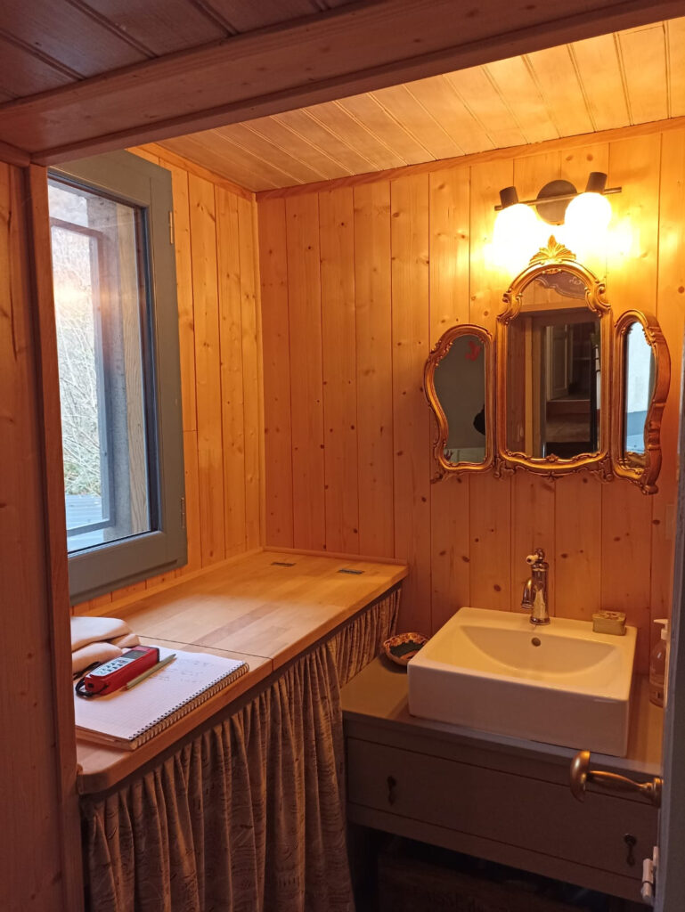 Charme et modernité pour cette propriété rénovée avec dépend – 3 pièces – 2 chambres – 70 m²