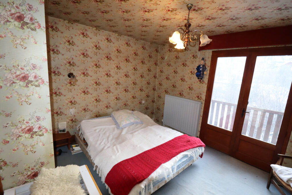 Maison 400 m2 avec commerce – 9 pièces – 5 chambres – 228 m²