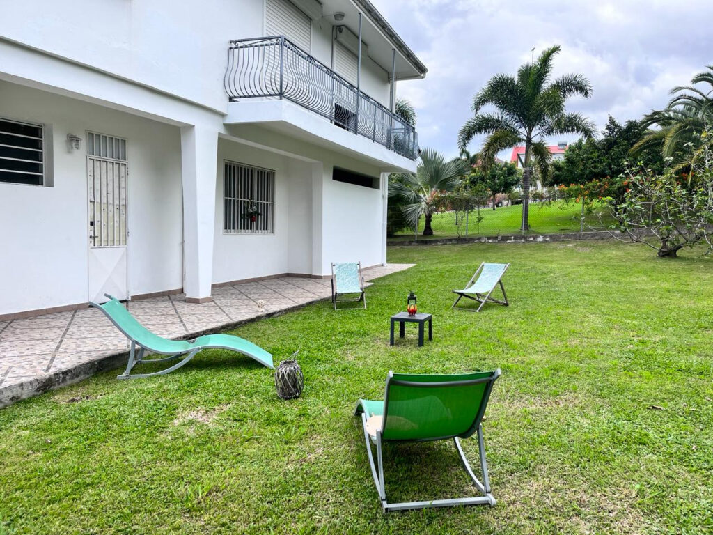 Saint-Claude : Rare ! Villa familiale de charme vue mer  – 5 pièces – 4 chambres – 130 m²