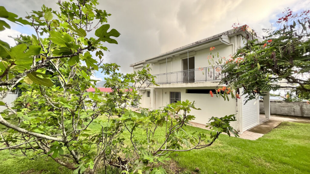 Saint-Claude : Rare ! Villa familiale de charme vue mer  – 5 pièces – 4 chambres – 130 m²