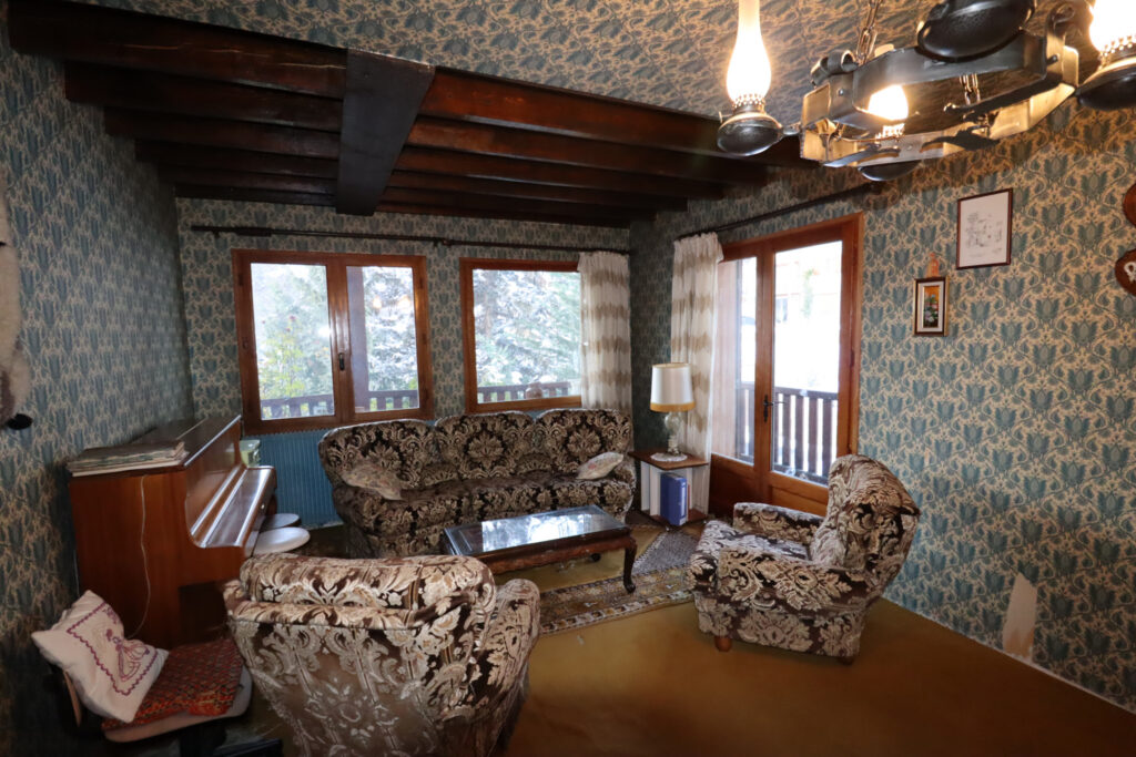 Maison 400 m2 avec commerce – 9 pièces – 5 chambres – 228 m²