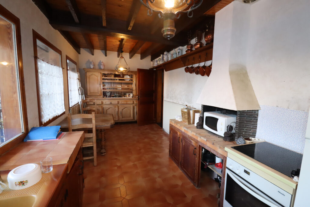 Maison 400 m2 avec commerce – 9 pièces – 5 chambres – 228 m²