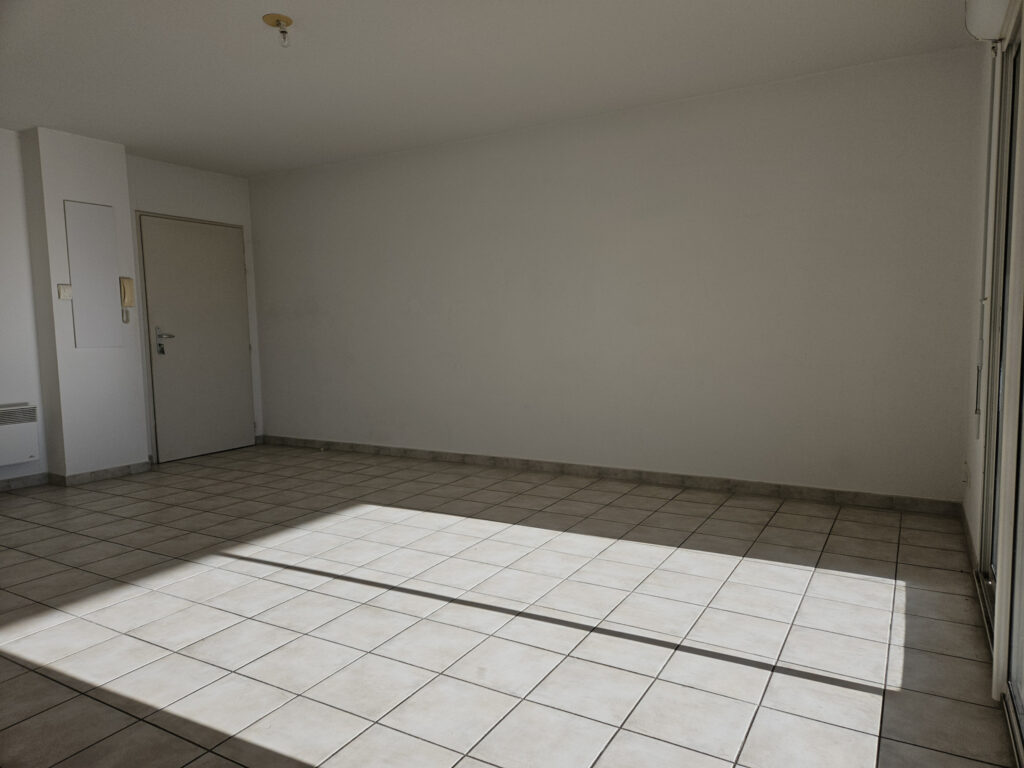 Appartement T3 avec balcon et parking – 3 pièces – 2 chambres – 59 m²