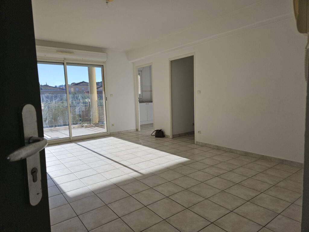 Appartement T3 avec balcon et parking – 3 pièces – 2 chambres – 59 m²