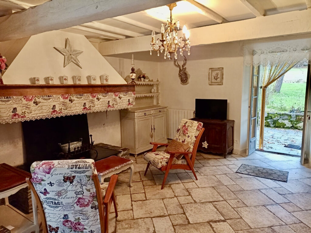 Charme et modernité pour cette propriété rénovée avec dépend – 3 pièces – 2 chambres – 70 m²