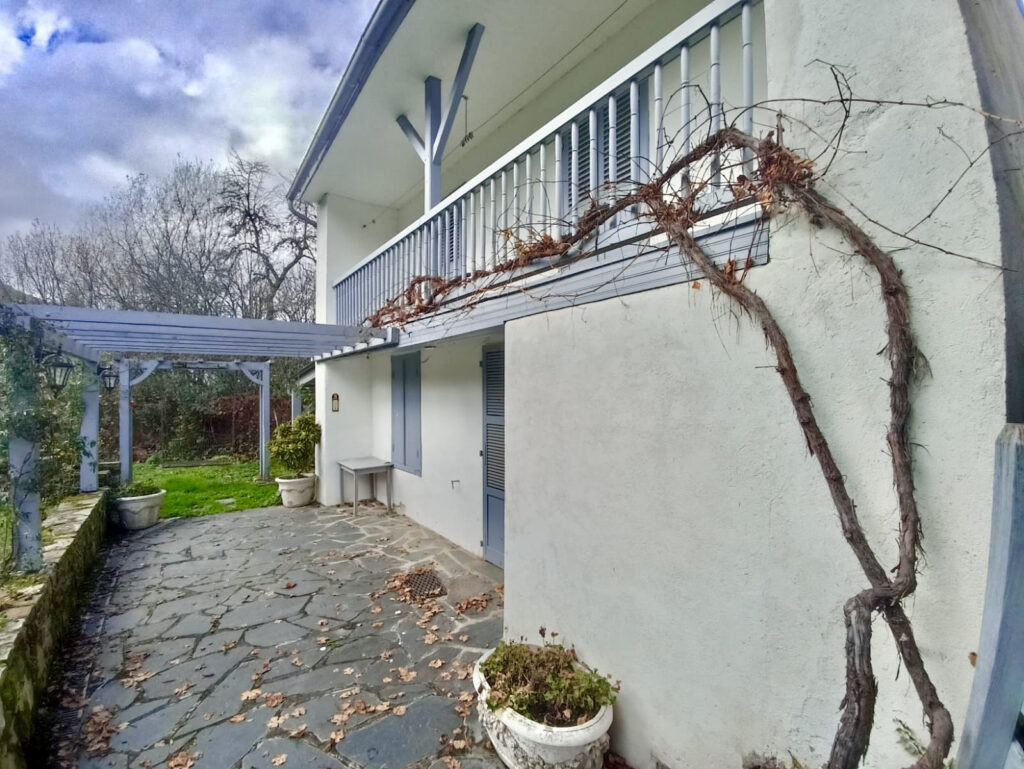 Charme et modernité pour cette propriété rénovée avec dépend – 3 pièces – 2 chambres – 70 m²