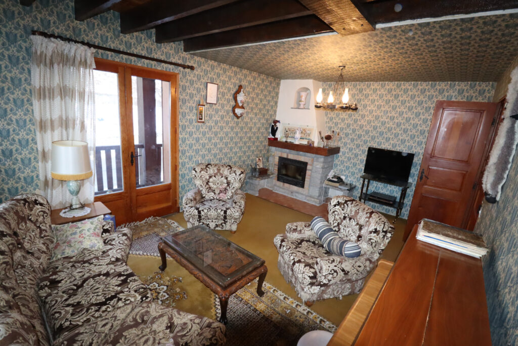 Maison 400 m2 avec commerce – 9 pièces – 5 chambres – 228 m²