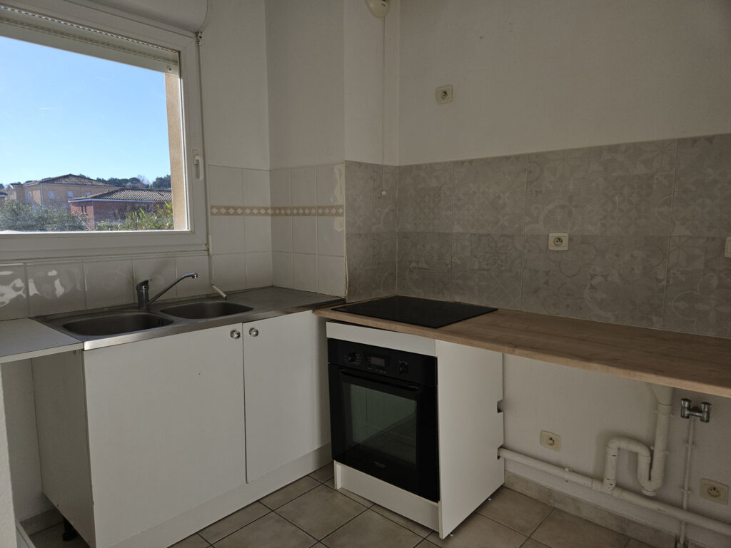 Appartement T3 avec balcon et parking – 3 pièces – 2 chambres – 59 m²