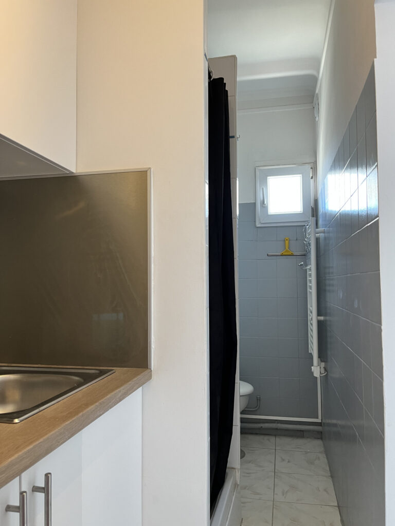 Dép Var (83), à vendre sur Toulon, ‘chambre de bonne semi me – 1 pièce – NR chambres – 13.81 m²