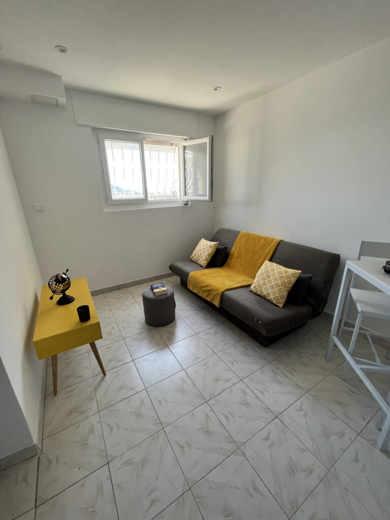 Dép Var (83), à vendre sur Toulon, ‘chambre de bonne semi me – 1 pièce – NR chambres – 13.81 m²