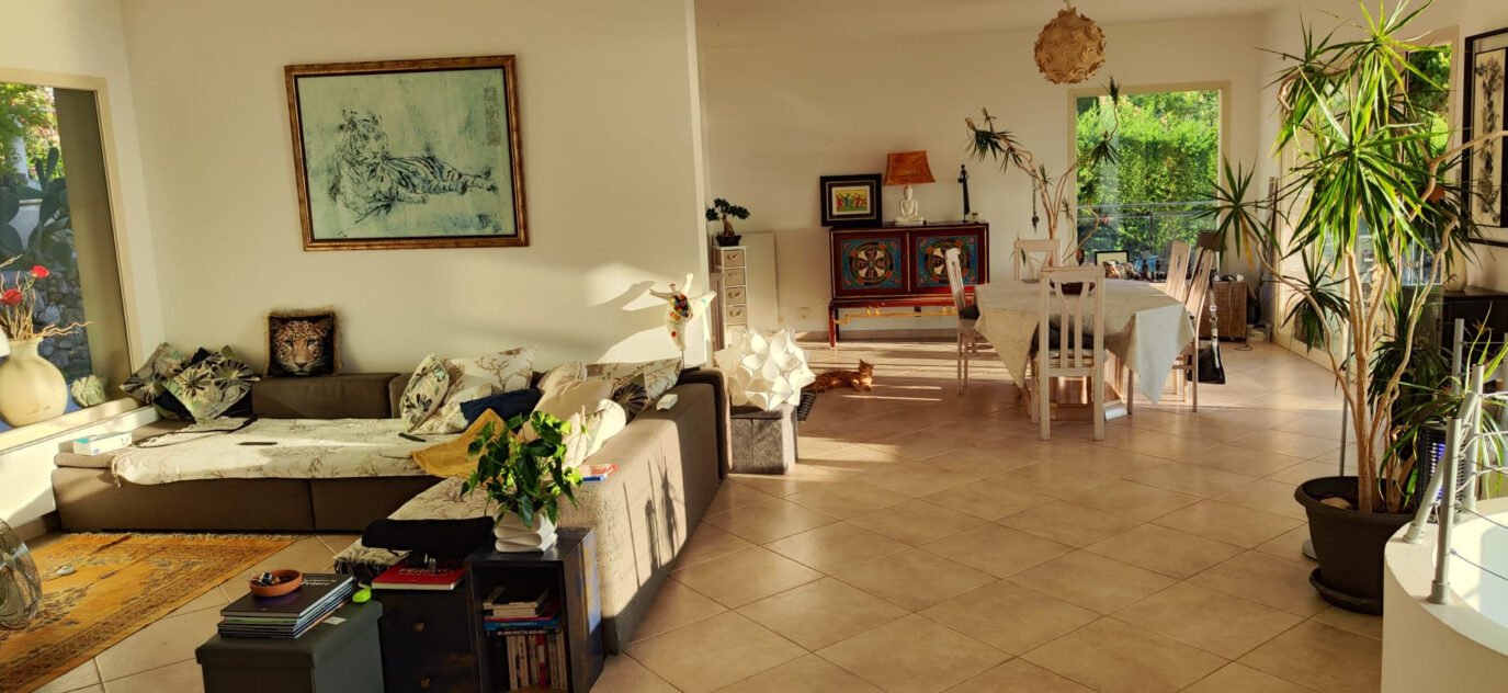 Superbe villa dans le plus beau quartier résidentiel de Roqu – 5 pièces – 4 chambres – 210 m²