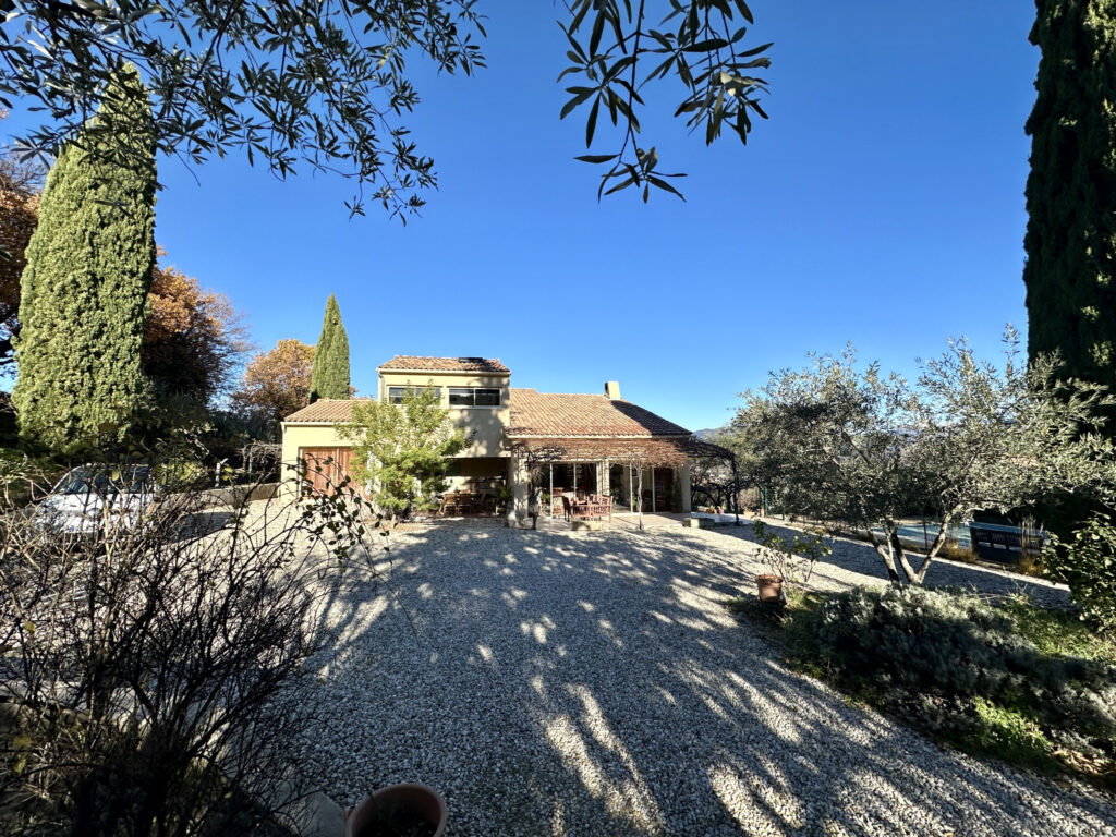 Spacieuse villa dans un cadre enchanteur !! – 8 pièces – 6 chambres – 195 m²