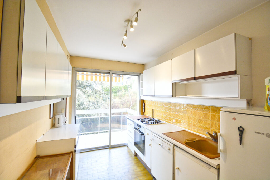 LYON 5ÈME (69005) – APPARTEMENT T5 + CAVE + GARAGE BOX FERMÉ – 5 pièces – 3 chambres – 132.33 m²