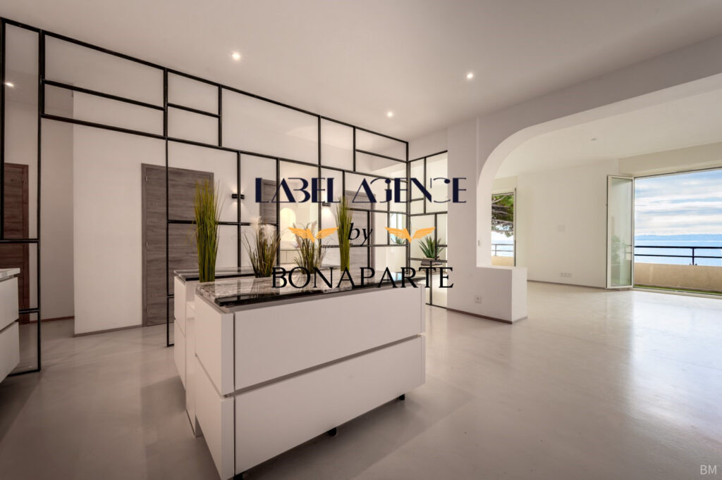 Appartement entièrement rénové Vue mer – 5 pièces – 3 chambres – 135 m²