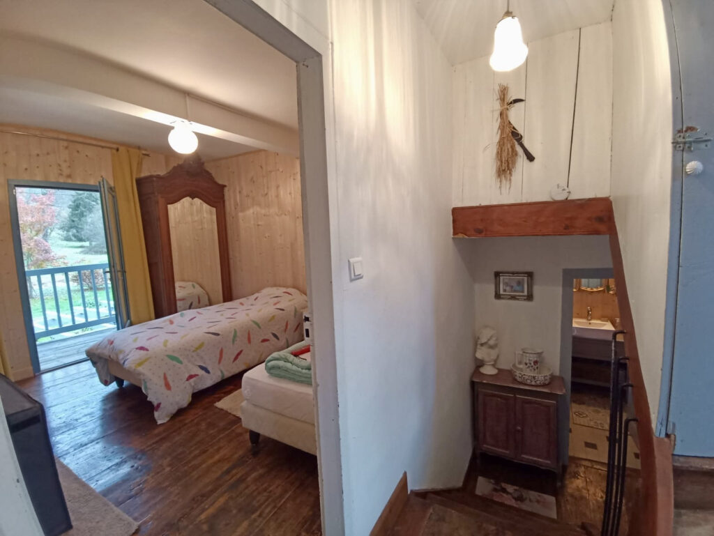 Charme et modernité pour cette propriété rénovée avec dépend – 3 pièces – 2 chambres – 70 m²