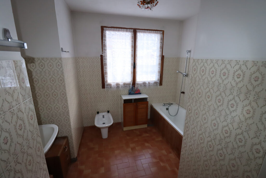 Maison 400 m2 avec commerce – 9 pièces – 5 chambres – 228 m²