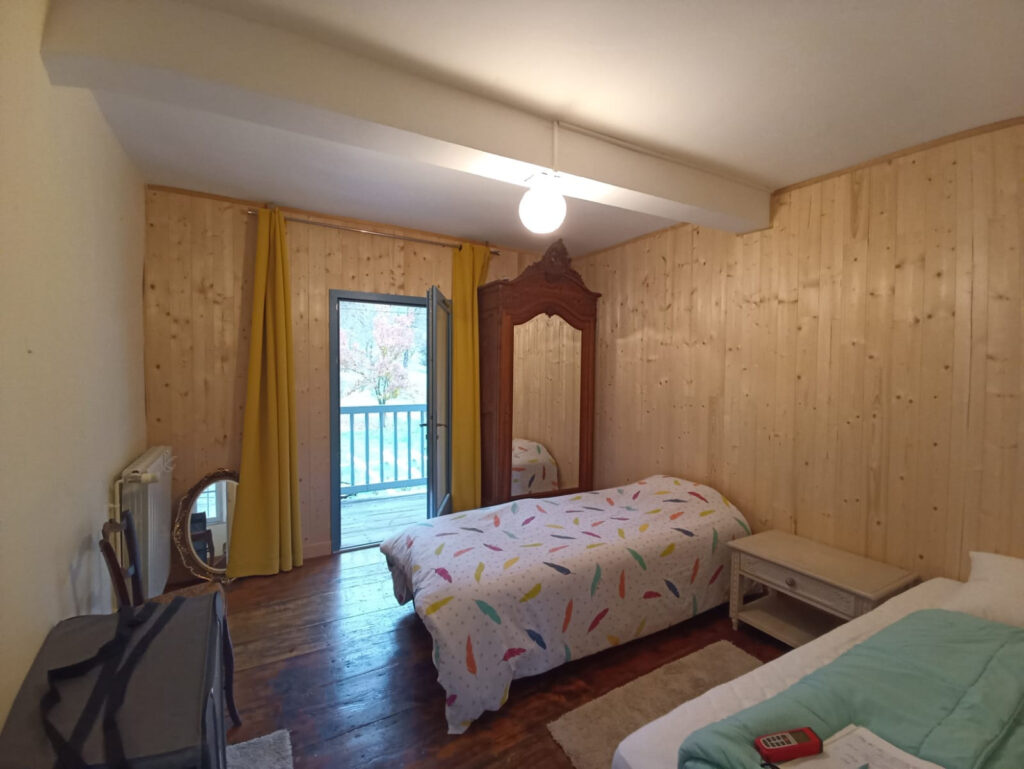 Charme et modernité pour cette propriété rénovée avec dépend – 3 pièces – 2 chambres – 70 m²