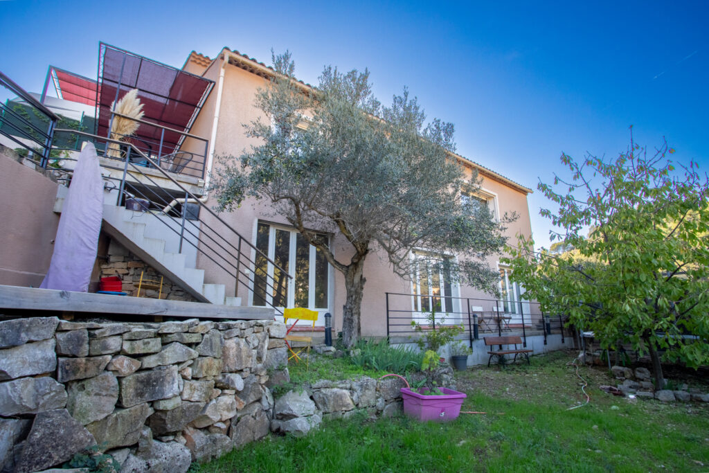 Magnifique Villa de 240m2  – 5 pièces – 4 chambres – 240 m²