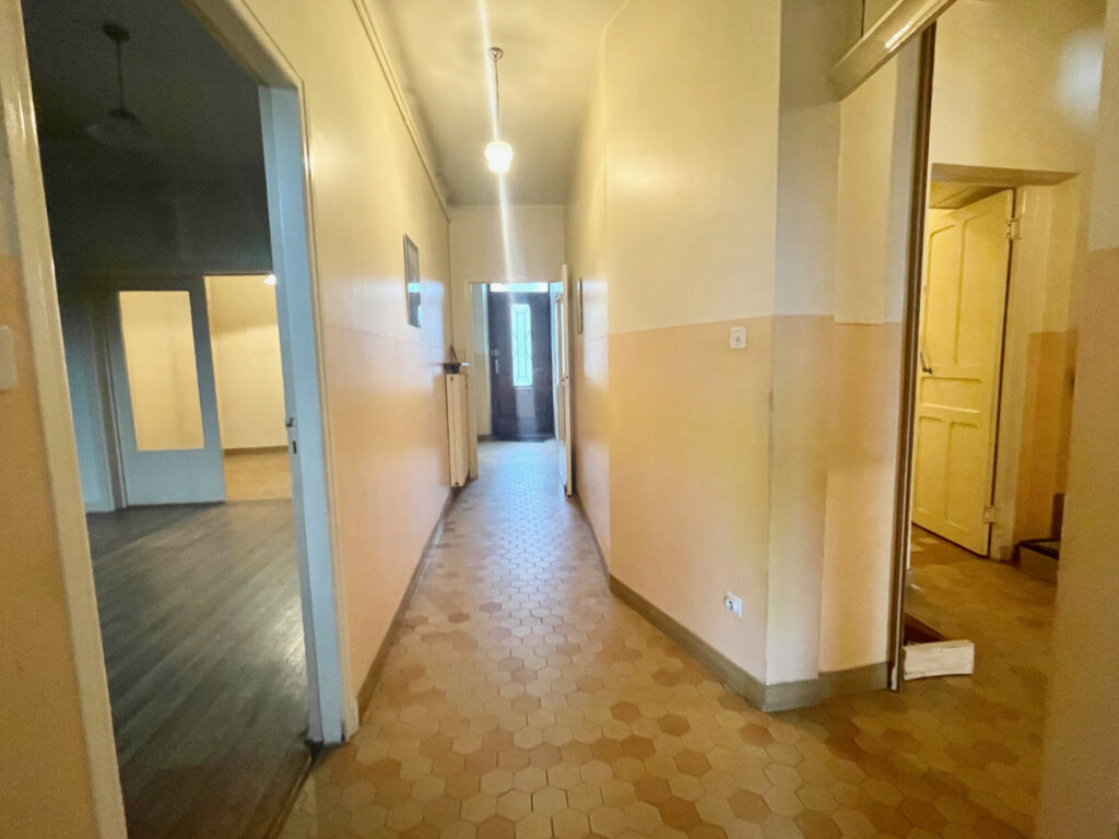BATISSE EN PIERRE A SERRIERES – 16 pièces – 12 chambres – 333 m²