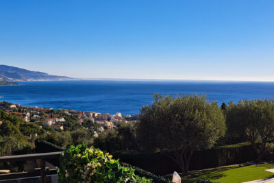 Superbe villa dans le plus beau quartier résidentiel de Roqu – 5 pièces – 4 chambres – 210 m²