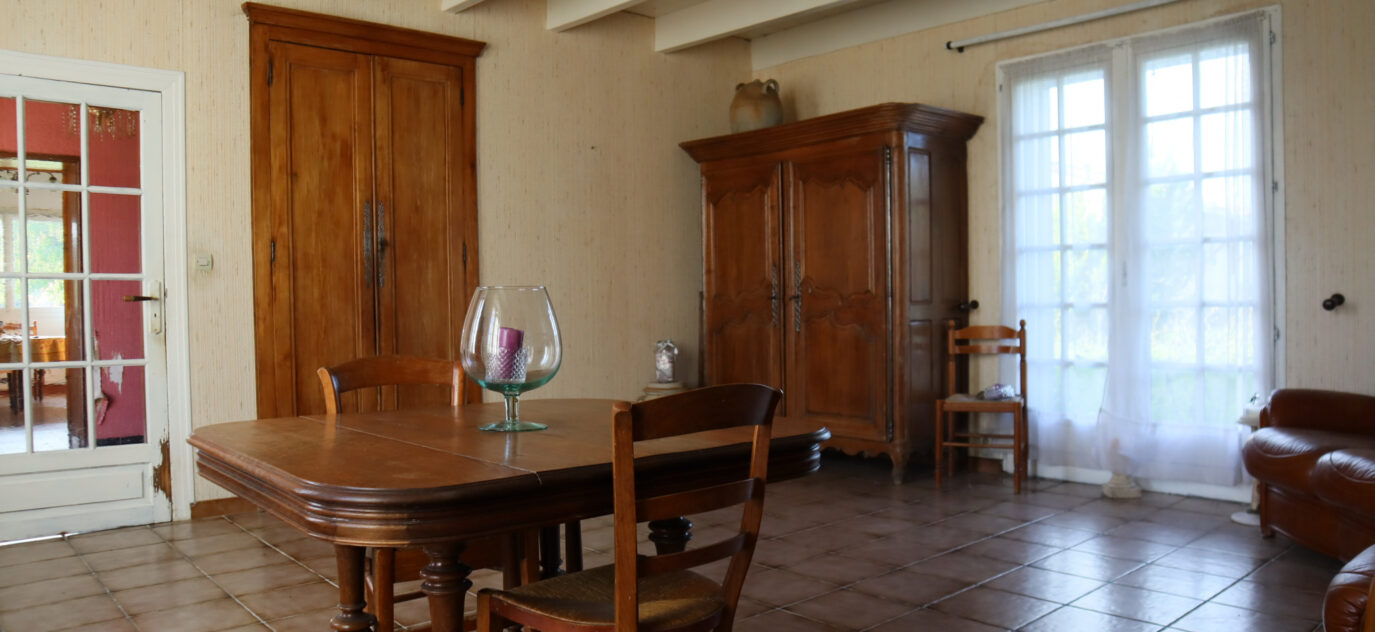 Magnifique MAISON CHARENTAISE, offrant un charme authentique – 5 pièces – 4 chambres – 150 m²
