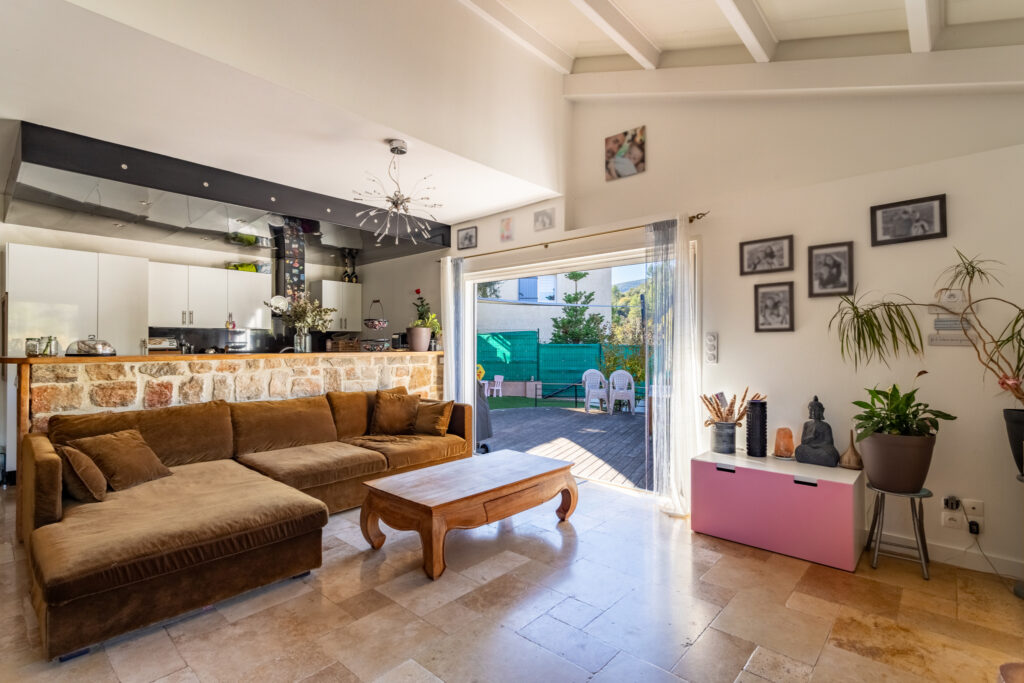 Magnifique Villa de 240m2  – 5 pièces – 4 chambres – 240 m²