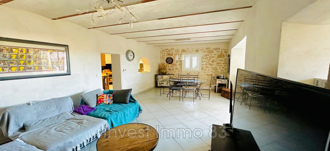 Au coeur du village et proche des commodités, belle maison de  – 4 pièces – 3 chambres – 120.00 m²