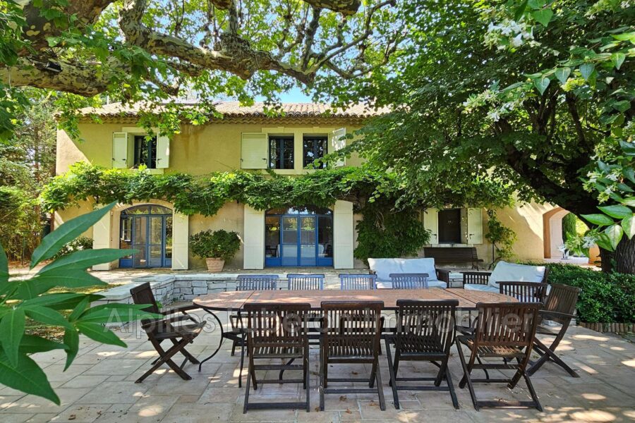 Maison à louer à Eygalières