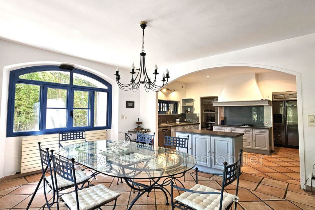 location mas 7 Pièce(s) – 7 pièces – 5 chambres – 300.00 m²