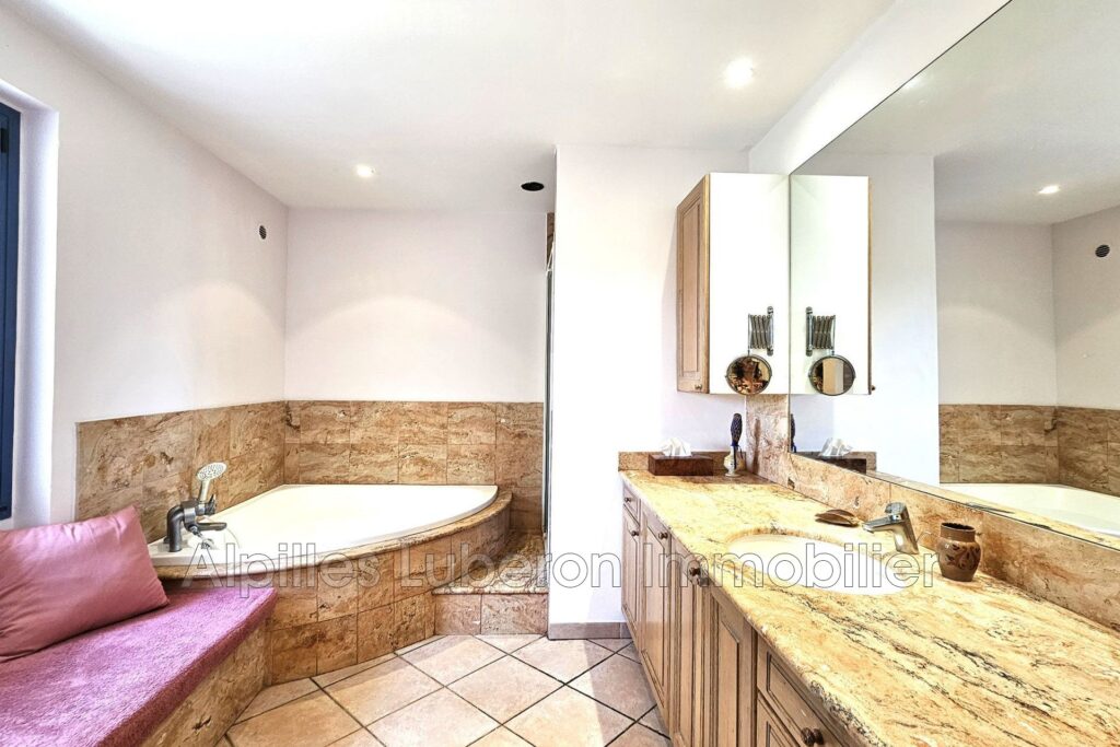 location mas 7 Pièce(s) – 7 pièces – 5 chambres – 300.00 m²