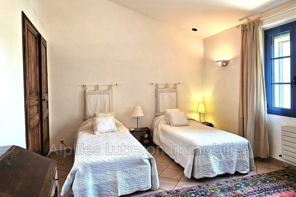 location mas 7 Pièce(s) – 7 pièces – 5 chambres – 300.00 m²