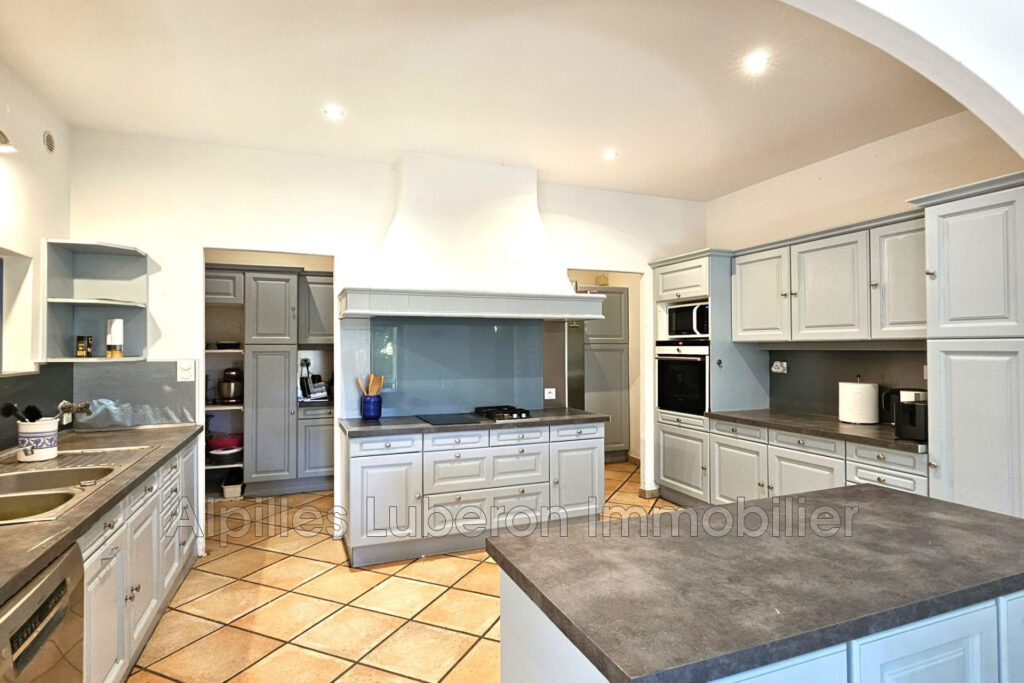 location mas 7 Pièce(s) – 7 pièces – 5 chambres – 300.00 m²