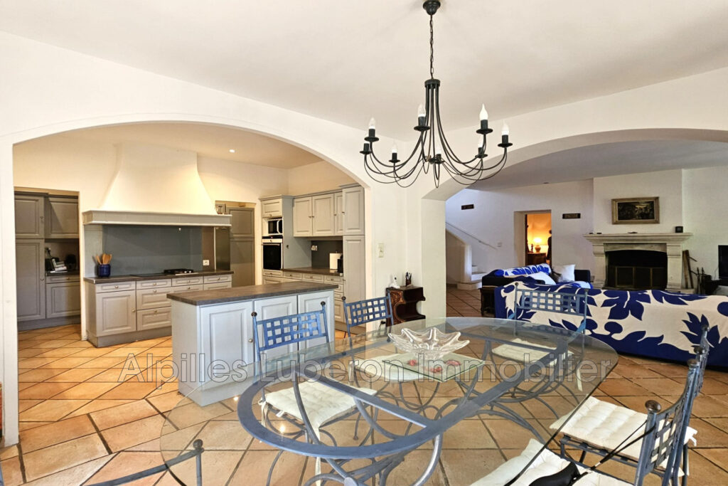 location mas 7 Pièce(s) – 7 pièces – 5 chambres – 300.00 m²