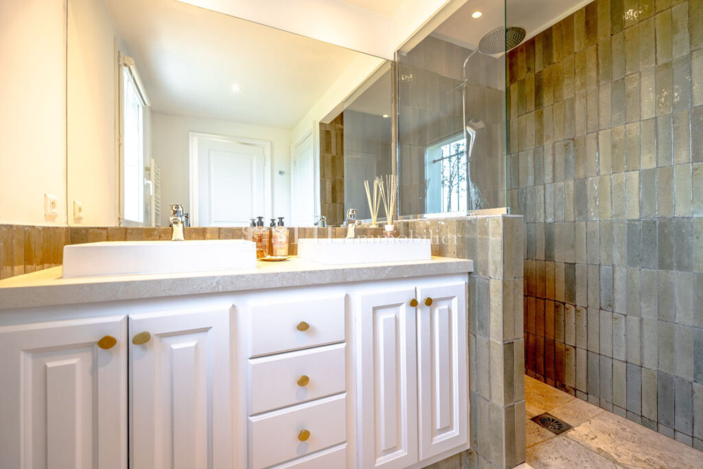 location villa 6 Pièce(s) – 6 pièces – 6 chambres – 280.00 m²