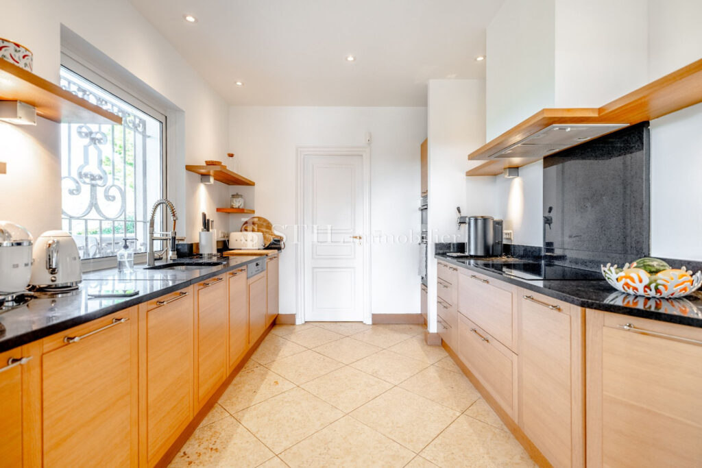 location villa 6 Pièce(s) – 6 pièces – 6 chambres – 280.00 m²