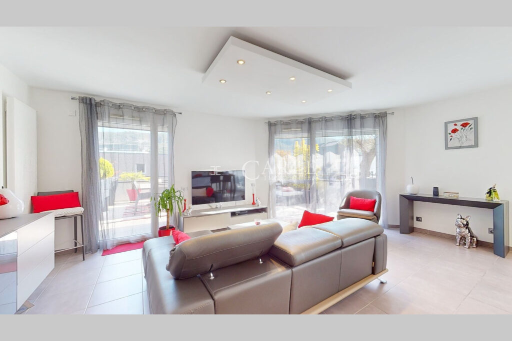 Villa sur toit de 108 m² avec terrasse de 77 m² et vue dégagée – 5 pièces – 4 chambres – 108.65 m²