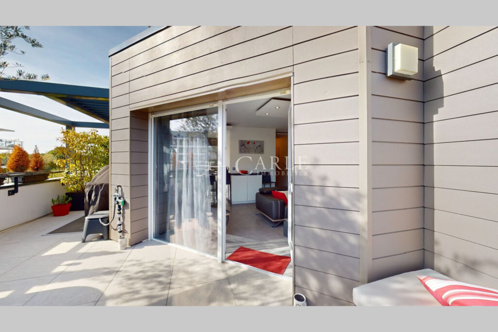 Villa sur toit de 108 m² avec terrasse de 77 m² et vue dégagée – 5 pièces – 4 chambres – 108.65 m²