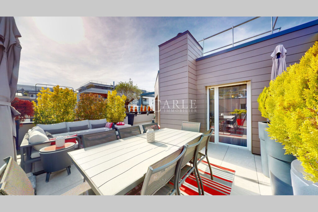 Villa sur toit de 108 m² avec terrasse de 77 m² et vue dégagée – 5 pièces – 4 chambres – 108.65 m²